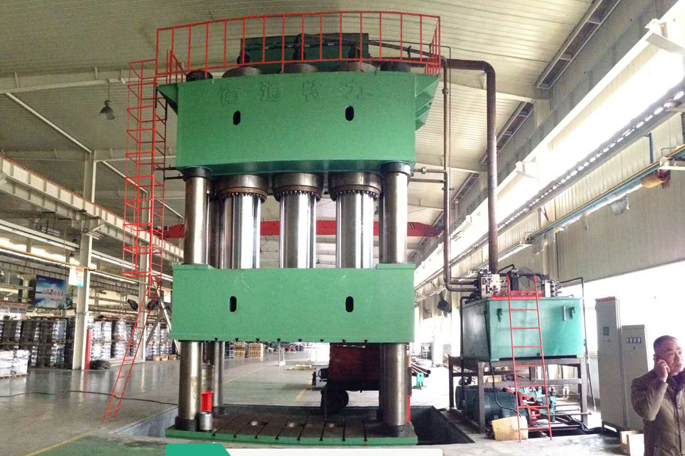 四柱液压机的使用注意点有哪些